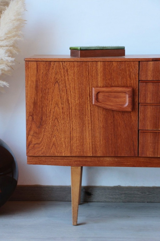 Image 1 of Skandinavisches Teak-Sideboard, 1960er Jahre - Restauriertes Beautility-Sideboard
