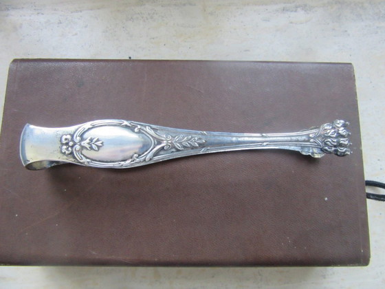 Image 1 of Versilberte Zuckerzange und Zuckersieb, durchbrochener Löffel mit Schlitzen, Antik/Jugendstil, in alter Schachtel, nicht origina