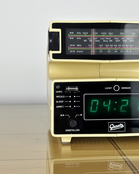 Image 1 of Orologio radio Graetz Form 100A, anni &#39;70, era spaziale, sveglia vintage, orologio digitale, design di metà secolo, Germania