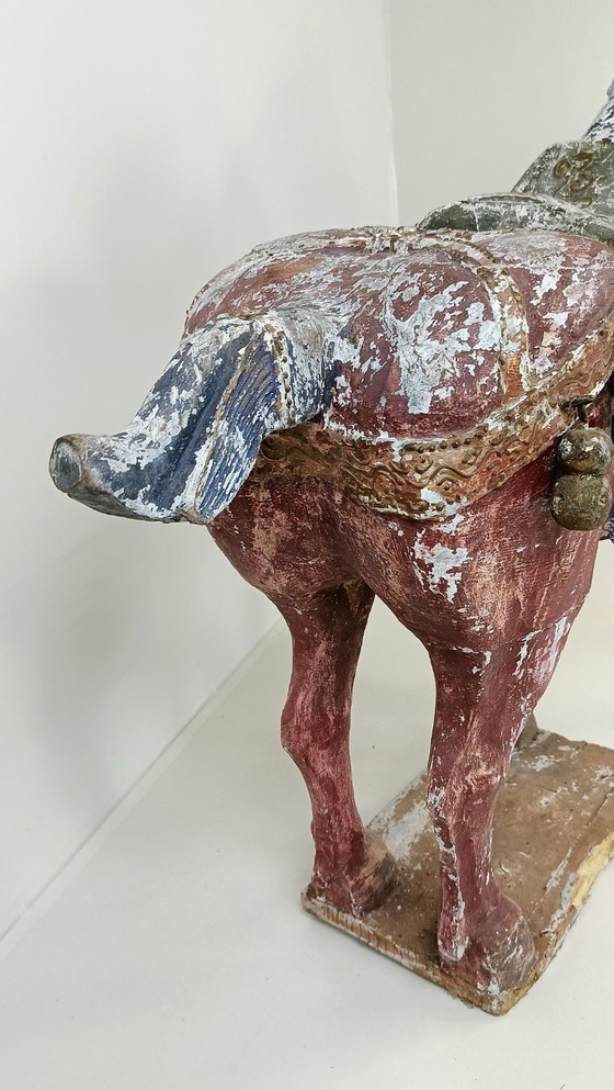 Image 1 of Hermosa estatua antigua de caballo de madera de la dinastía Tang