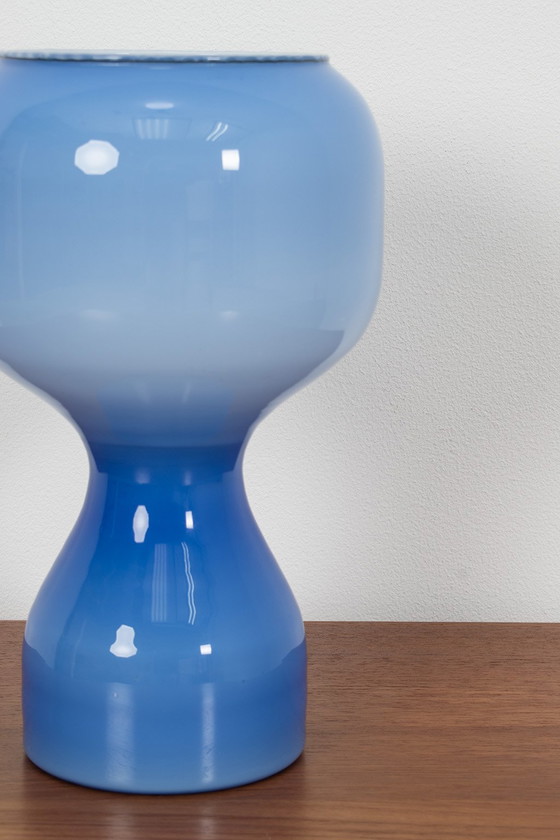 Image 1 of Lampe de table en verre bleu
