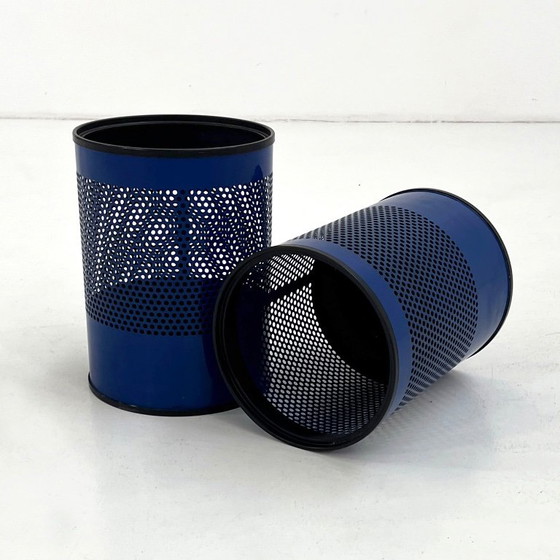Corbeille perforée bleue, années 1980 – Objets déco, Métal, Plastique (photo 2 of 6)