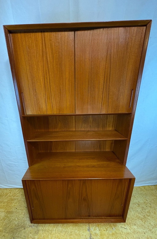 Mid Century Retro Teak Wall Unit / Bookcase by Poul Hundevad (1960s)  A fantastic and stylish mid century modern teak wall unit 