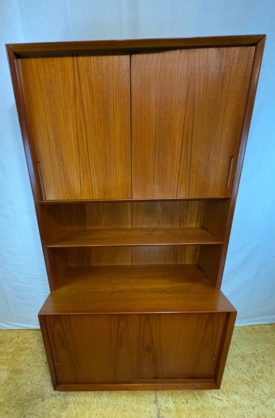 Image 1 of Mid Century Retro Teak Wall Unit / Bookcase by Poul Hundevad (1960s)  A fantastic and stylish mid century modern teak wall unit 