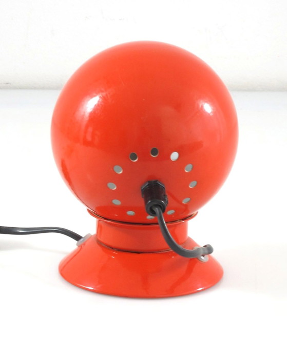 Abo Randers red magnet ball lamp – Frandsen, Table lamps, Space Age (photo 4 of 8)