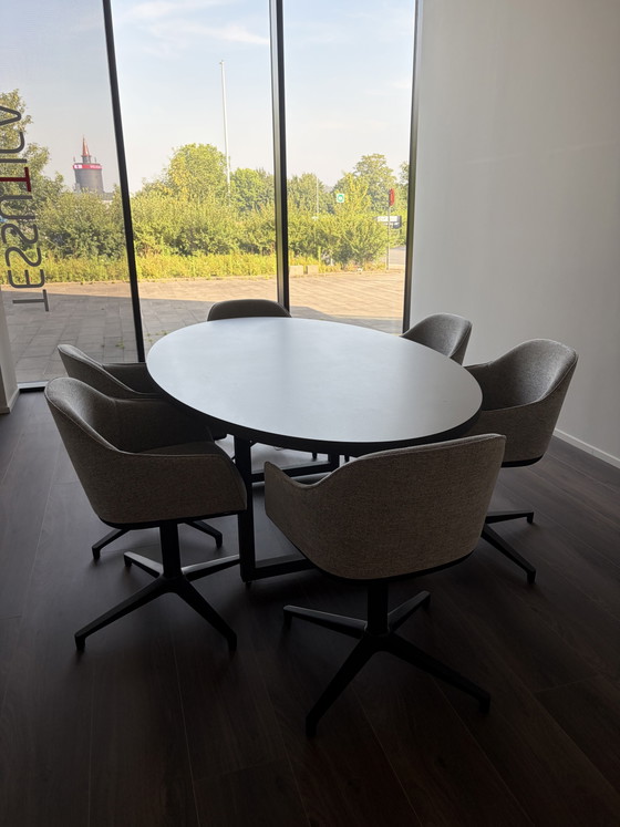 Image 1 of 12 poltrone Vitra Soft Shell