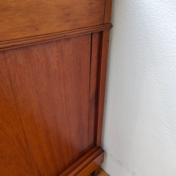 Image 1 of Buffet, commode, chiffonnier ou meuble de salle de bain ancien de style français avec plateau en marbre blanc