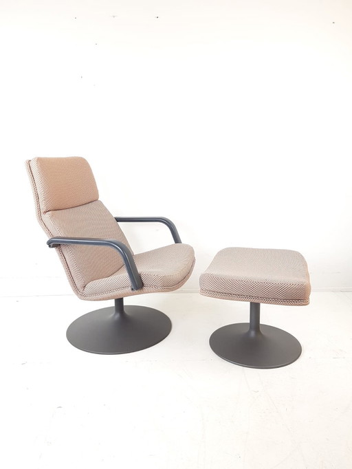 Vintage Artifort Swivel Armchair F142 Geoffrey Harcourt newly upholstered the squad
