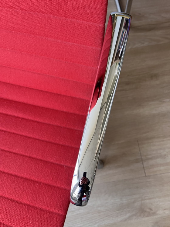 Image 1 of Set di 2 poltrone originali Vitra Eames EA 124 Lounge – Rosse