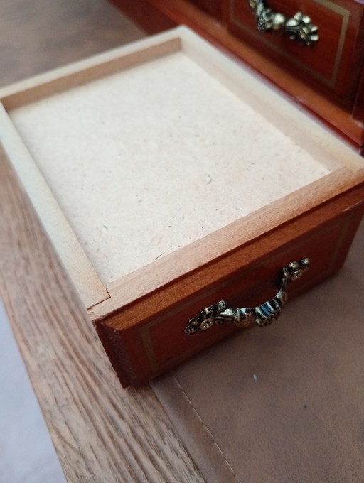 Jewelry box