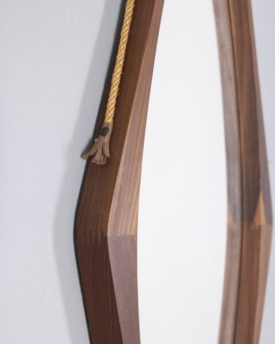 Image 1 of Miroir mural ovale en bois vintage des années 1960, design italien