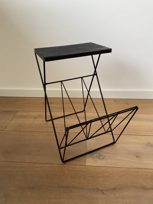 Table d'appoint pliante vintage avec porte-revues des années 1960 – bijzettafels, Wood, Metal (photo 2 of 6)