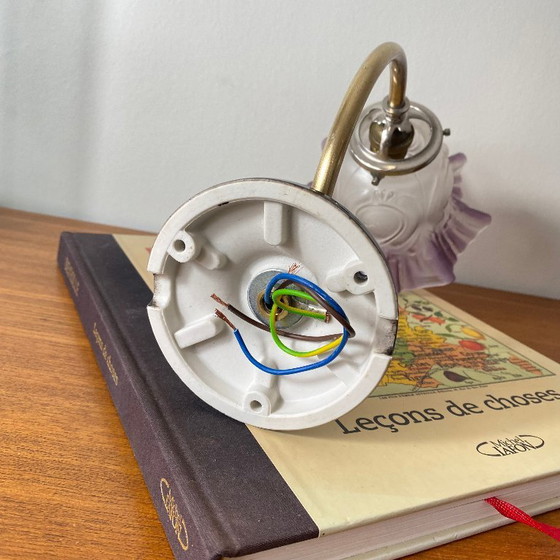 Image 1 of Messing wandlamp met zwanenhals en glazen tulpvormige kap.