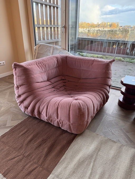 Ligne Roset TOGO hoekelement roze ribstof