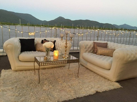 Image 1 of Blofield chesterfield sofa big blo 1 + chesterfield chair big blo 2