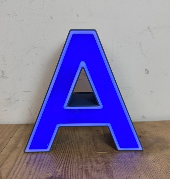 Image 1 of Lettera A illuminata in plastica blu vintage, anni '70