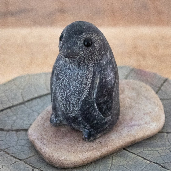 Image 1 of Statuetta vintage di pinguino cucciolo di Wolf Canada