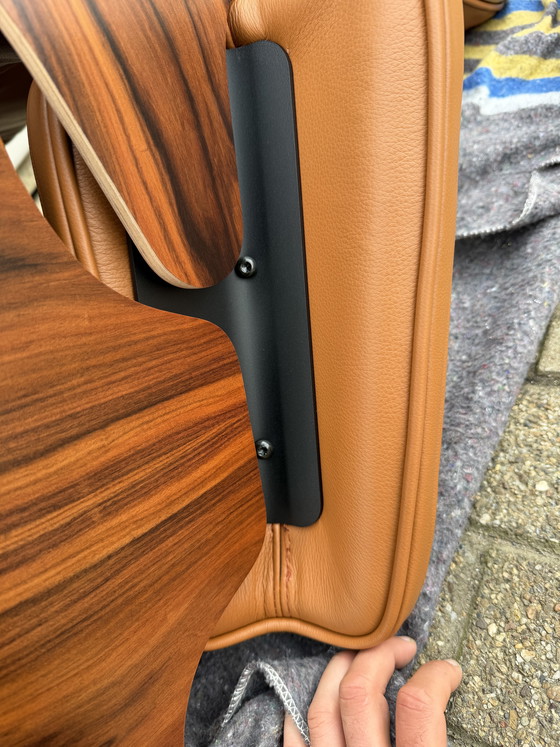 Image 1 of 2 poltrone lounge Vitra Eames XL originali con poggiapiedi, in pregiata pelle color cognac e palissandro Santos, NUOVE!!