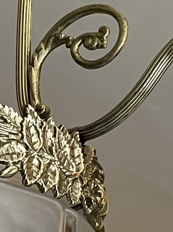 Image 1 of Lampadario Art Nouveau a quattro bracci in ottone e bronzo con globi in vetro satinato.
