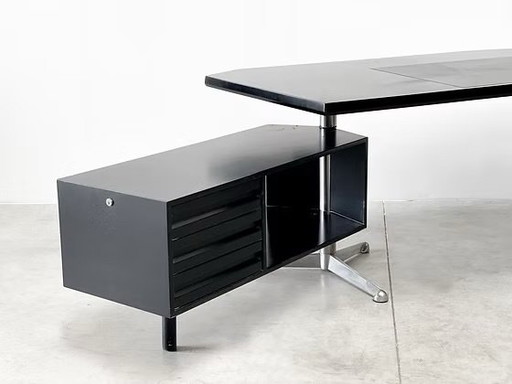 Scrivania boomerang Tecno T96 di Osvaldo Borsani design vintage