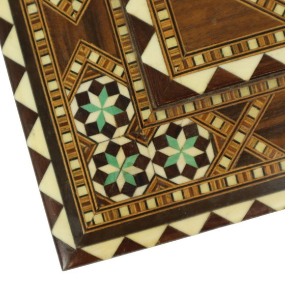 Image 1 of Caja de joyería con incrustaciones de marquetería