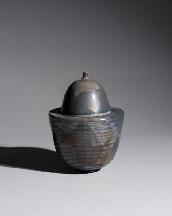 Image 1 of Studio Ceramic Box Duo – Mario Enke, Duitsland, 2010 · Reductiegebakken steengoed containers in grijze en blauwe tinten