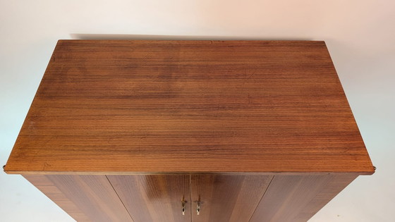 Image 1 of Meuble vintage du milieu du siècle avec portes à charnières