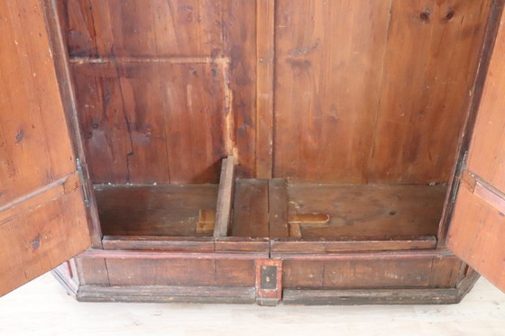 Image 1 of Armario Antiguo Tirolés con Secretos, Madera de Pino Pintada a Mano, Siglo XIX