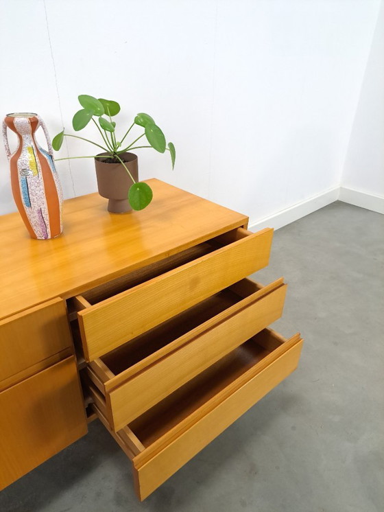 Image 1 of Mobile TV impiallacciato con cassetti e gambe in acciaio nero