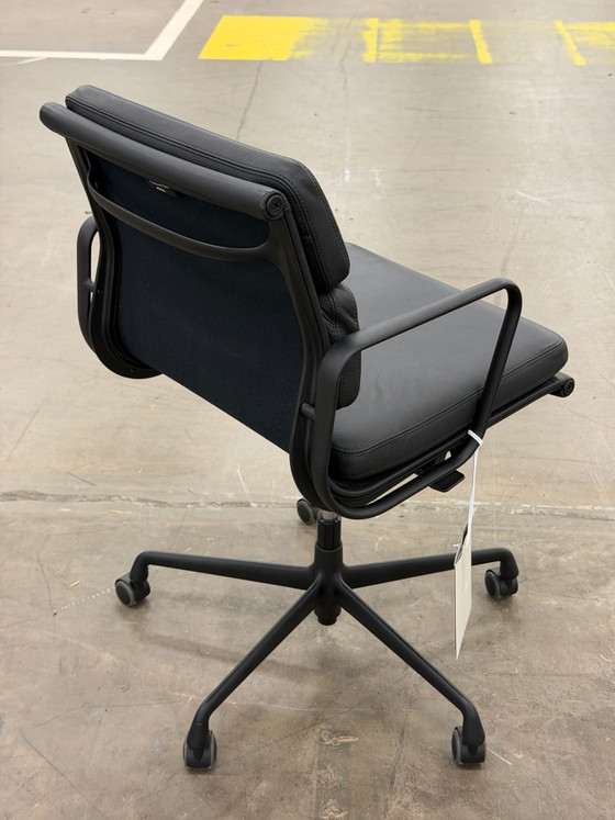 Vitra EA 217 Soft Pad Chair – Fauteuils, Leer (photo 11 of 13)