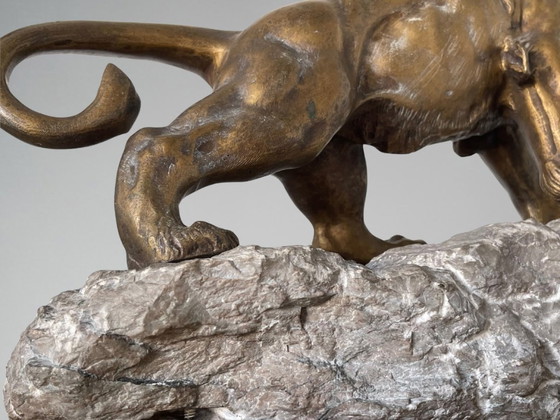 KRAKOWKI — León rugiendo sobre su roca, importante Esculturas de bronce artístico y roca (28,3 kg) – Stone (photo 9 of 21)