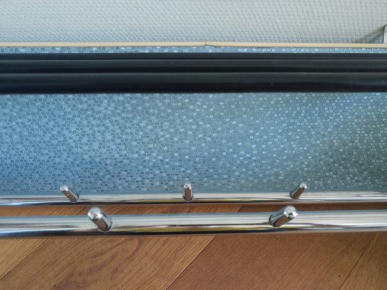 Image 1 of Wunderschöne, zweireihige Wandgarderobe im Retro-Stil der 50er Jahre mit Rohrrahmen und Hutablage, Bauhaus-Stil, blau mit Chrom