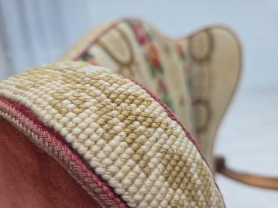 Image 1 of Poltrona danese con schienale alto, anni '50, tessuto di lana intrecciato, velluto rosso per mobili, legno di frassino.