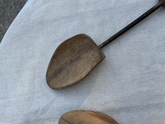 Wooden Shoe Trees 1920s, Set of 2 – Bedroom accessories, Metal (photo 5 of 5)