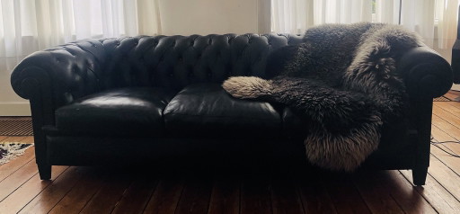 Stilvolles schwarzes Chesterfield