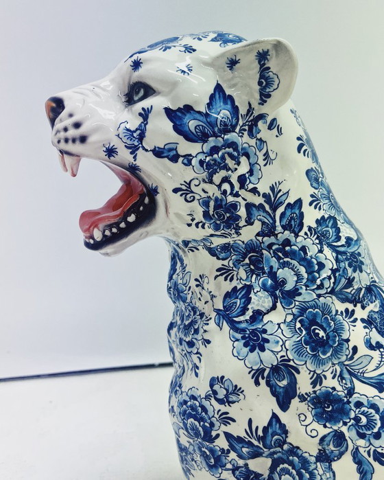 Image 1 of Sculpture de tigre en céramique - Bleu de Delft