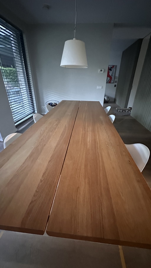 Table : Aile Masimo, conçue par Anton de Groof (Tonone)