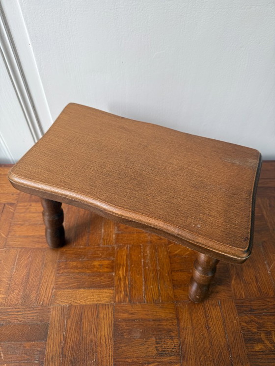 Image 1 of Ancien tabouret de traite en bois
