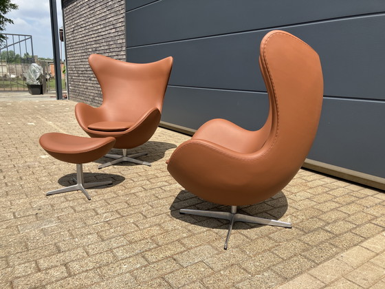 Image 1 of 2x Fritz Hansen Egg Chair + Ottoman en cuir Cognac NEUF !!!
