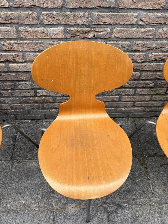 Image 1 of Set van 4 originele en zeldzame 3 poot stoelen Fritz Hansen