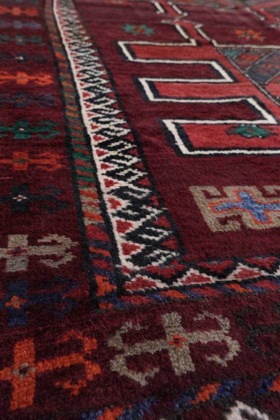 Image 1 of Mooi handgeknoopt vloerkleed van 308x210cm is oosterse stijl met mooie voornamelijk rode kleuren