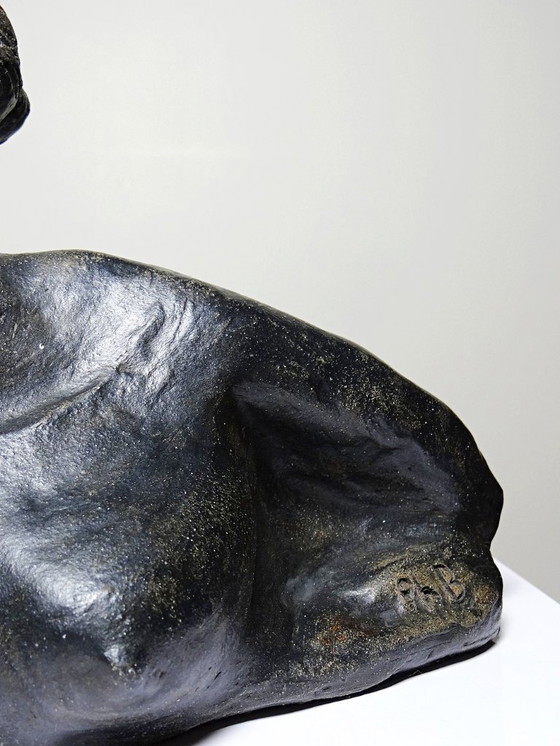 Image 1 of Keramikbüste einer Frau aus dem 20. Jahrhundert, ein nicht identifiziertes Kunstwerk.