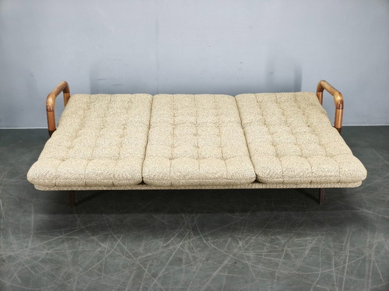 1980er tschechoslowakisches modernistisches umwandelbares Dreisitzer-Schlafsofa, 3-5 Sitzer Sofas, Holz (Foto 7 von 13)