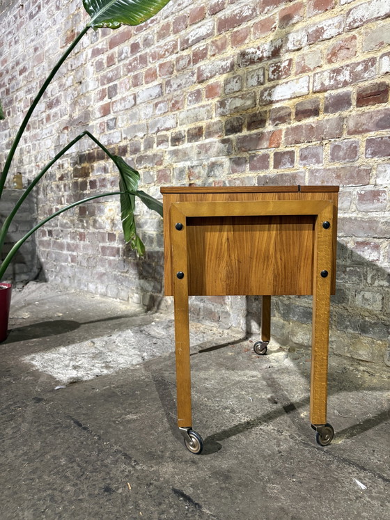 Image 1 of Scandinavische teakhouten naaimachine uit de jaren 60