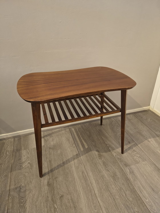Image 1 of Tavolino da caffè vintage scandinavo dal design elegante e raffinato