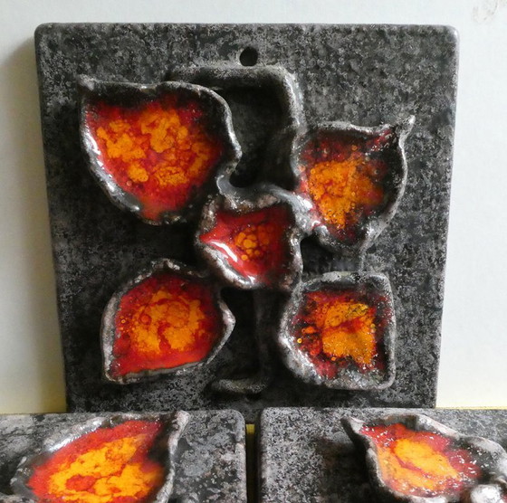 Image 1 of 3 Wandkacheln im Fat Lava Stil, 1970er, Blüten, Blätter, Keramik