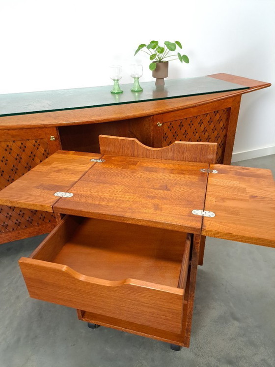 Image 1 of Bar dressoir met uitschuifbare bar en glazen blad