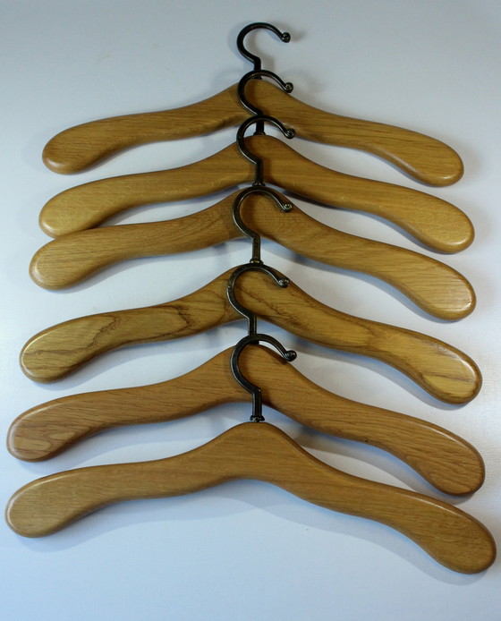 Image 1 of 6 cintres élégants et solides en bois/métal - vintage