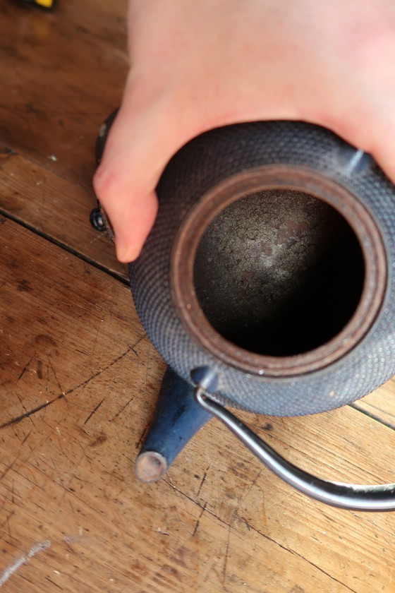 Image 1 of Teiera vintage in ghisa con decorazione a rilievo, stile giapponese Tetsubin, con sottopentola - 2C31