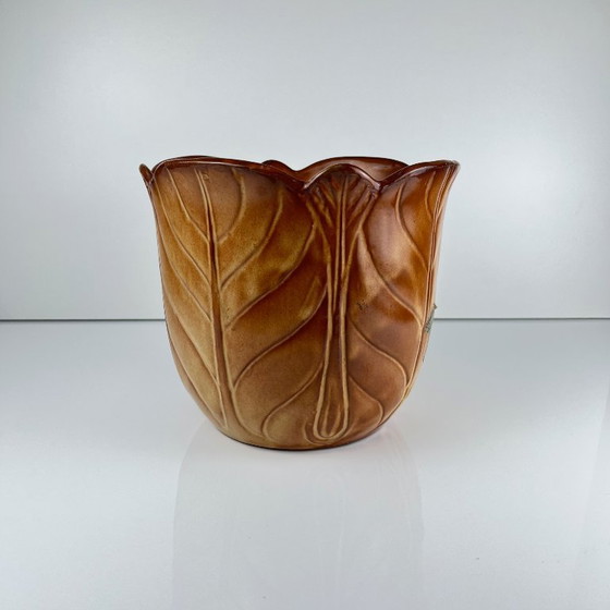 Image 1 of Macetero de barro marrón con efecto de hojas acanaladas, 1960/70